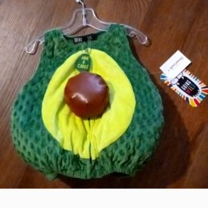 Toddler avocado costume 🥑